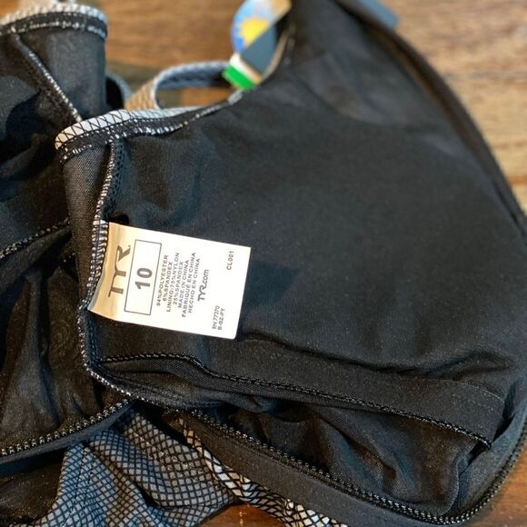 TYR Fishnet V Neck Zip Control-fit one piece swimsuit - Picture 6 of 7